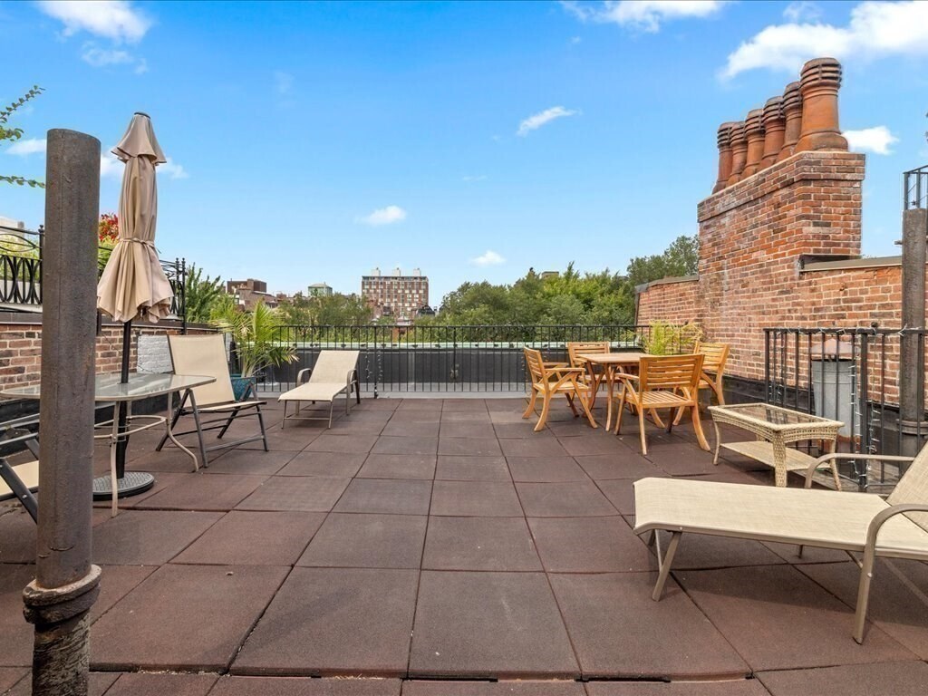 Building Photo - 228 Commonwealth Ave