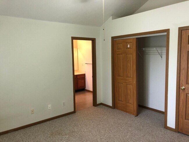 Building Photo - 2747 Wyndham Ct