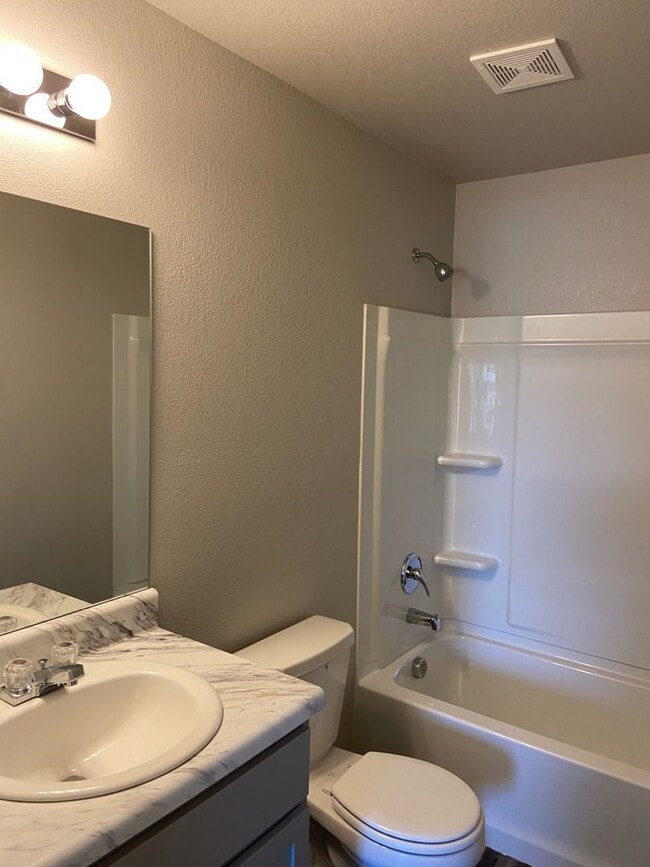 Building Photo - 3824 Keeneland Dr