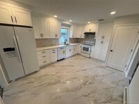 Building Photo - 121 Henry St