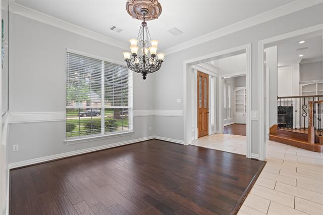 Building Photo - 905 Brazos Dr