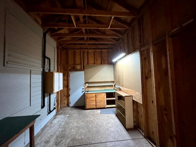 Building Photo - 4 Bedroom House Near Downtown Eugene