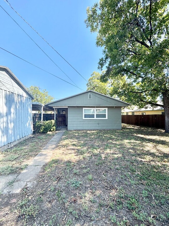 Building Photo - NOW AVAILABLE - Charming Home + Tons of Sp...