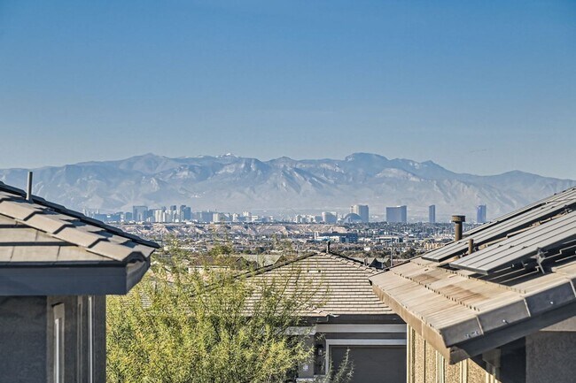 Building Photo - 4 Bed 3 Bath Luxury FURNISHED Home for Rent!