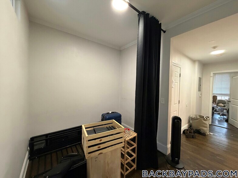 Building Photo - 16 Clearway St