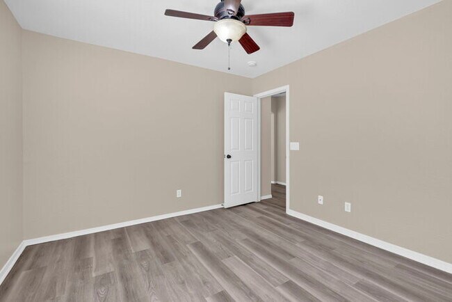 Building Photo - 17161 W Port Royale Ln