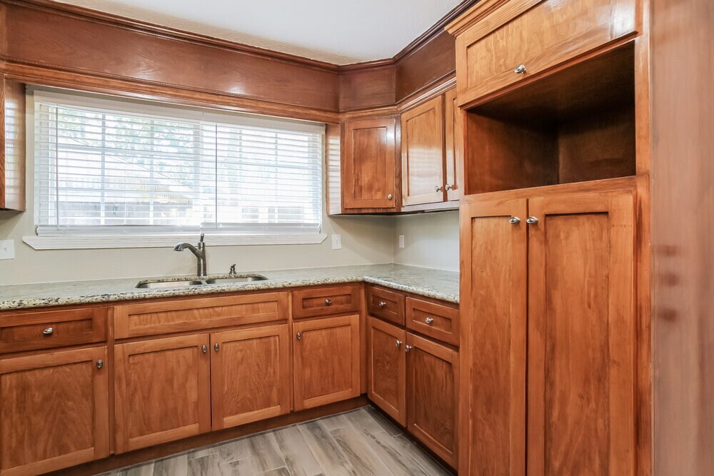 Building Photo - 10806 Clear Fork Dr