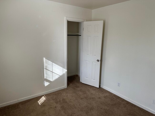 Building Photo - 610 Kent Dr