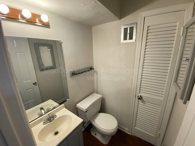 Building Photo - 719 Olde Greenwich Cir