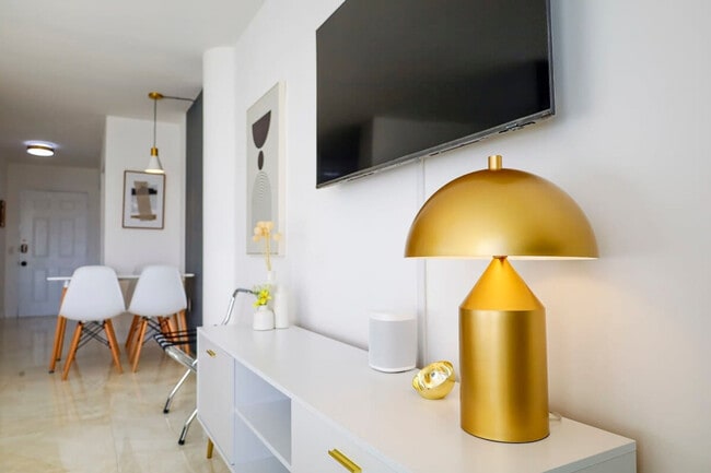 Building Photo - 212 West Dr