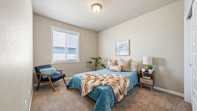 Building Photo - Move-In Ready West Richland Rental – 3-Car Garage, Fenced Yard, Hot Tub Included