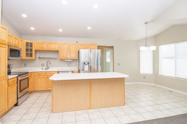 Building Photo - Gorgeous Bountiful Home w/ Solar & 3 Car Garage