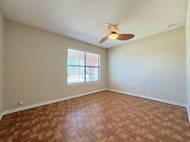 Building Photo - West El Paso 4 bed/3 bath refrig A/C Home!