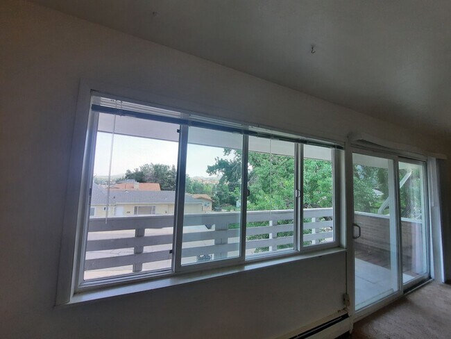 Building Photo - Big private balcony | walking distance to downtown | Mountain views | Abundant natural light