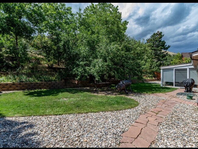Building Photo - 2131 Bonvue Dr