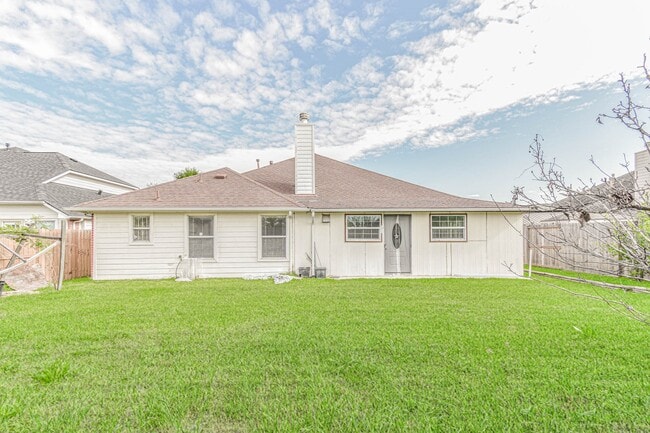 Building Photo - 13735 Branford Greens Dr