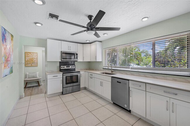 Building Photo - 1320 NE 27th Ave