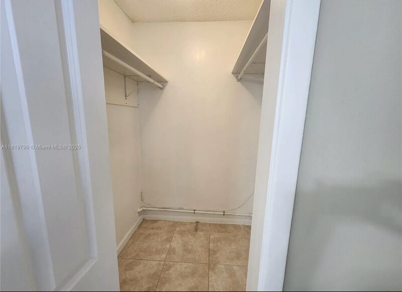 Building Photo - 1806 SW 97th Ave