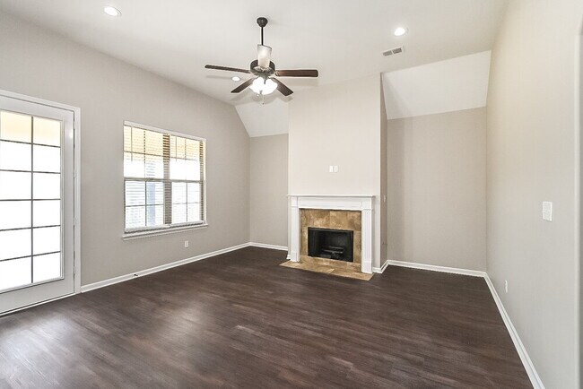 Building Photo - 75 Briar Hollow Ln