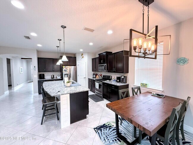 Building Photo - 119 Broomsedge Cir