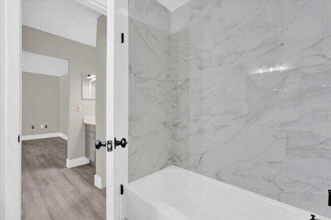 Building Photo - 544 Orange Dr