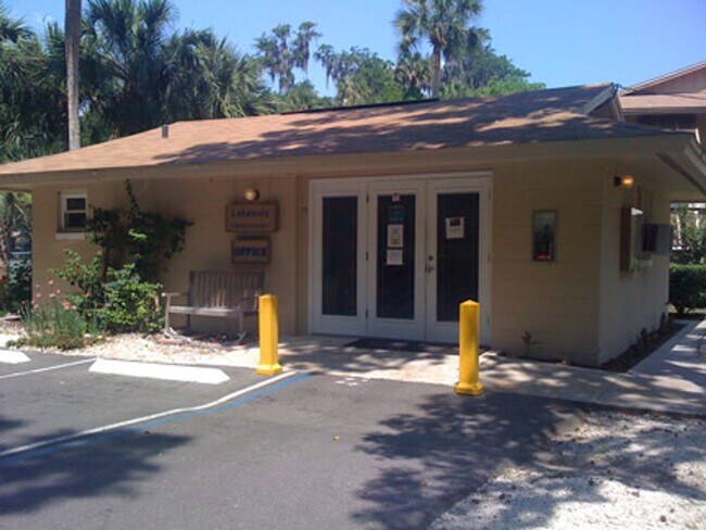 Building Photo - Top-Floor 2 Bed / 2 Bath Condo in Sought-A...