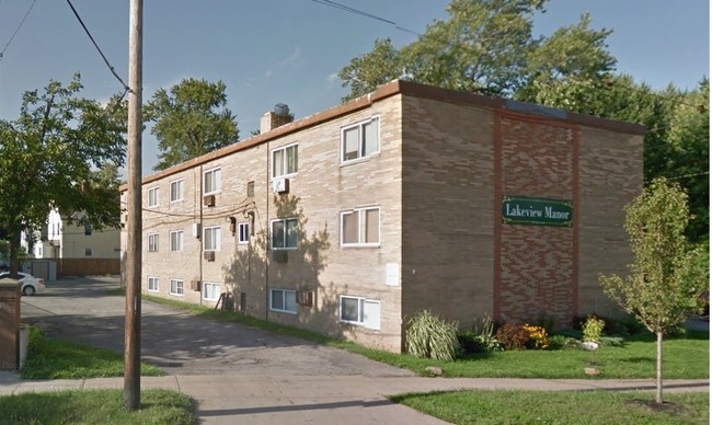Building Photo - 7919 Lake Ave