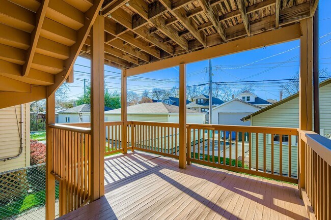 Building Photo - 6712 N Maplewood Ave