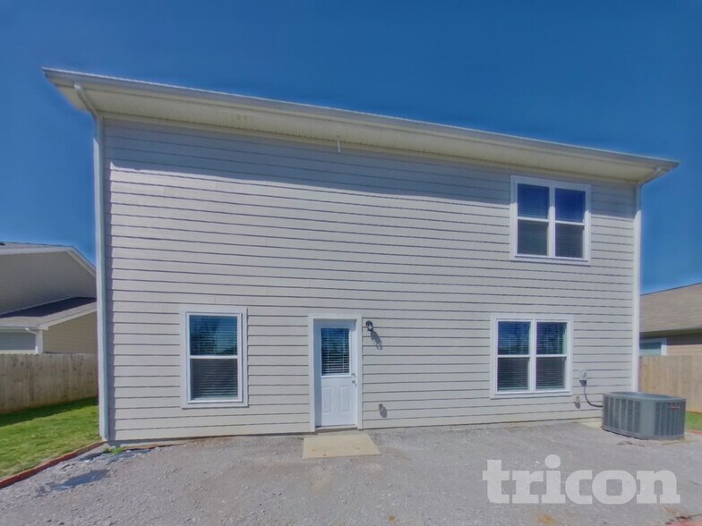 Building Photo - 3204 Dizzy Dean Dr