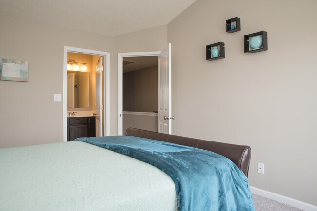 Building Photo - 2949 Kirkbride Way