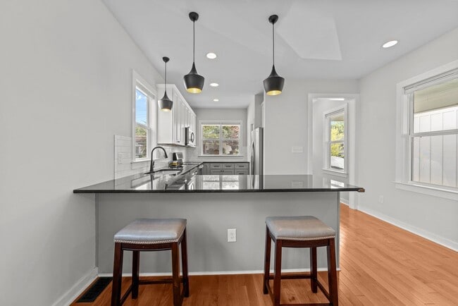 Building Photo - Modern 3 Bedroom home inside Downtown Raleigh, Fenced-in Backyard, Updated Kitchen, Pet Friendly!