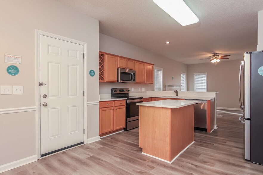 Building Photo - 5828 Waterford Landing Ct