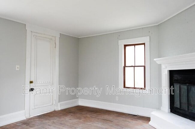Building Photo - 126 N Walnut St