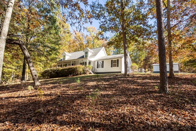 Building Photo - 3 Bedrooms, 2.5 Bathrooms - Home in Silver Creek!