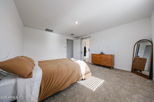 Building Photo - 8334 E Paloma Ave