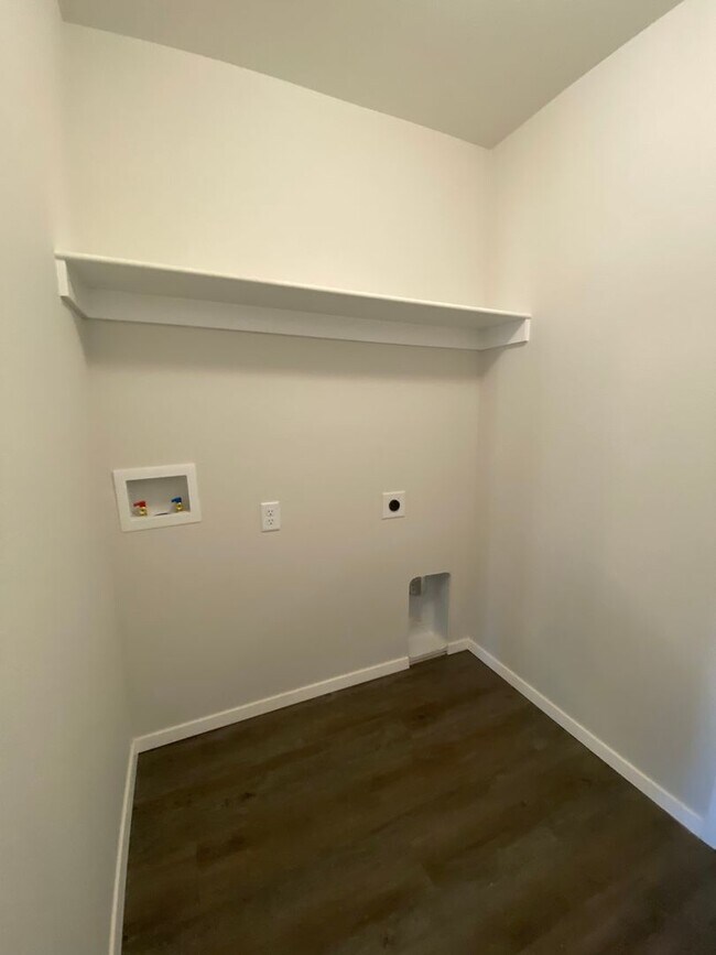 Building Photo - Now Pre-Leasing in Cedar Bluff — Stunning 4-Bed, 2-Bath Home You Don’t Want to Miss!