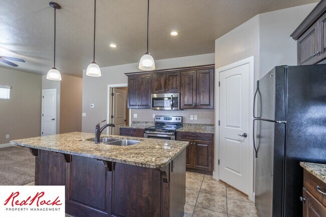 Building Photo - Dog Friendly, Pleasant 4 Bedroom, 2.5 Bathroom Townhome