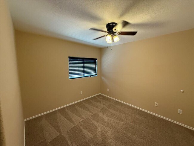Building Photo - 17429 Bridgefarmer Blvd