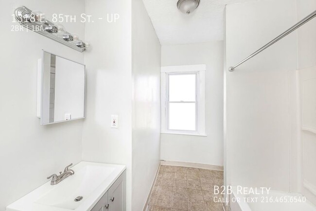 Building Photo - 1318 E 85th St