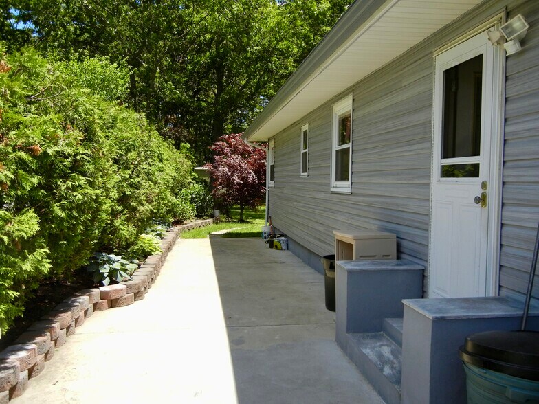 Side Patio - 46 Forrest Ave