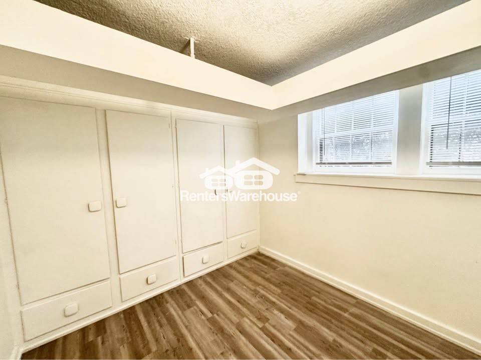 Building Photo - 3612 Ingersoll Ave