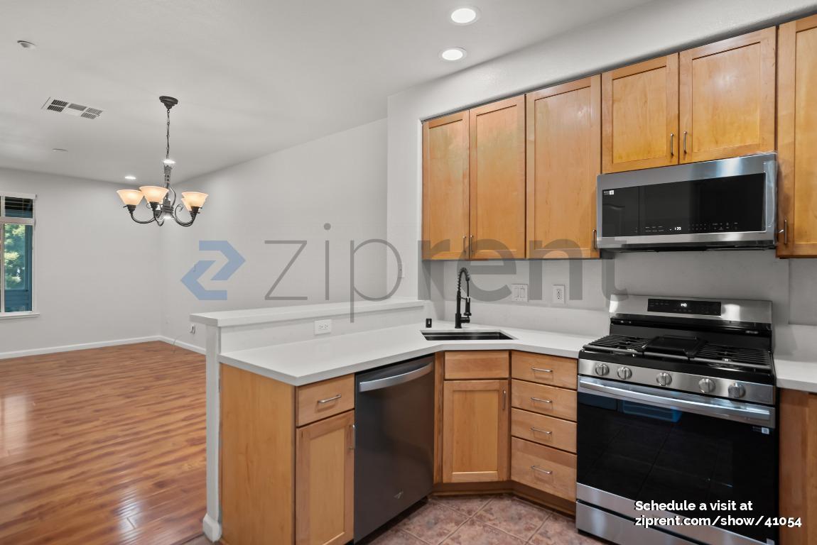 Building Photo - 722 Kingsford Way