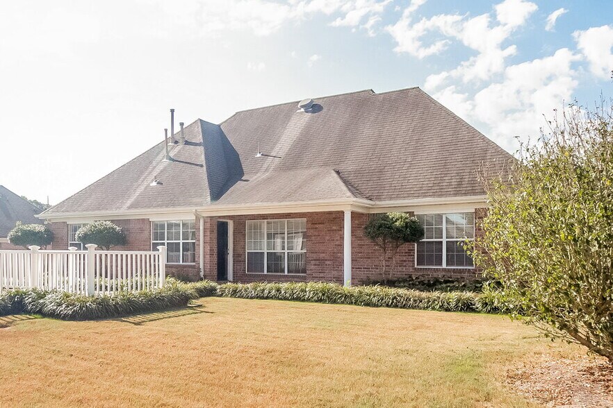 Building Photo - 13106 Sandbourne S