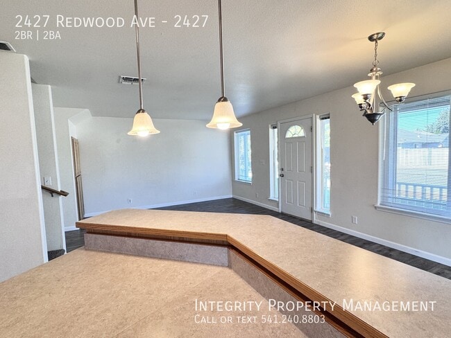 Building Photo - 2427 Redwood Ave