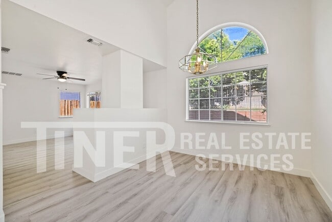 Building Photo - 8242 Scrub Oak Way