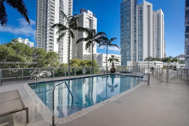 Building Photo - 2200 NE 4th Ave