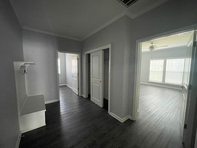 Building Photo - 564 Ridgeland Rd