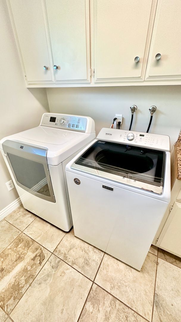 Building Photo - Lovely, Open Floor Plan, Single Story Located in the Desirable Live Oak Estates of Fallbrook!