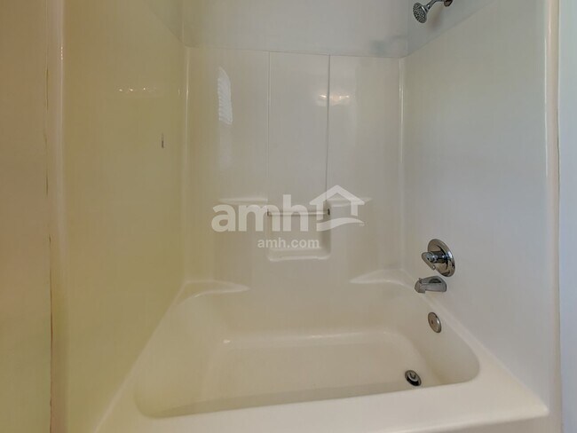 Building Photo - 7495 Sedgebrook Dr E