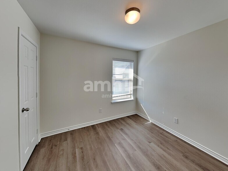 Building Photo - 429 Brookhollow Ln